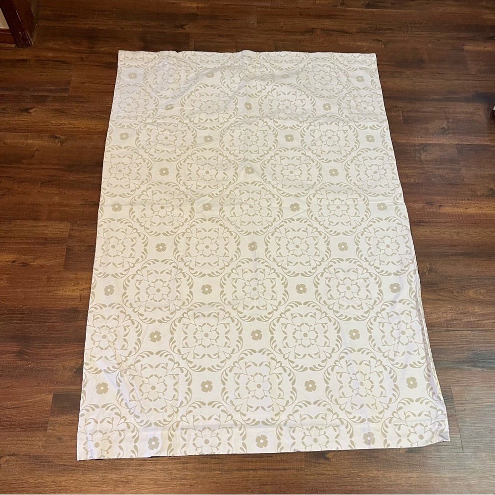 Pottery Barn Kids White With Gray Velvet Floral Pattern Sweet Flower Size 44x63” - Picture 3 of 8